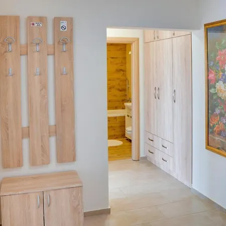 Milica 65m2, Free Parking & Wi-fi Appartement *